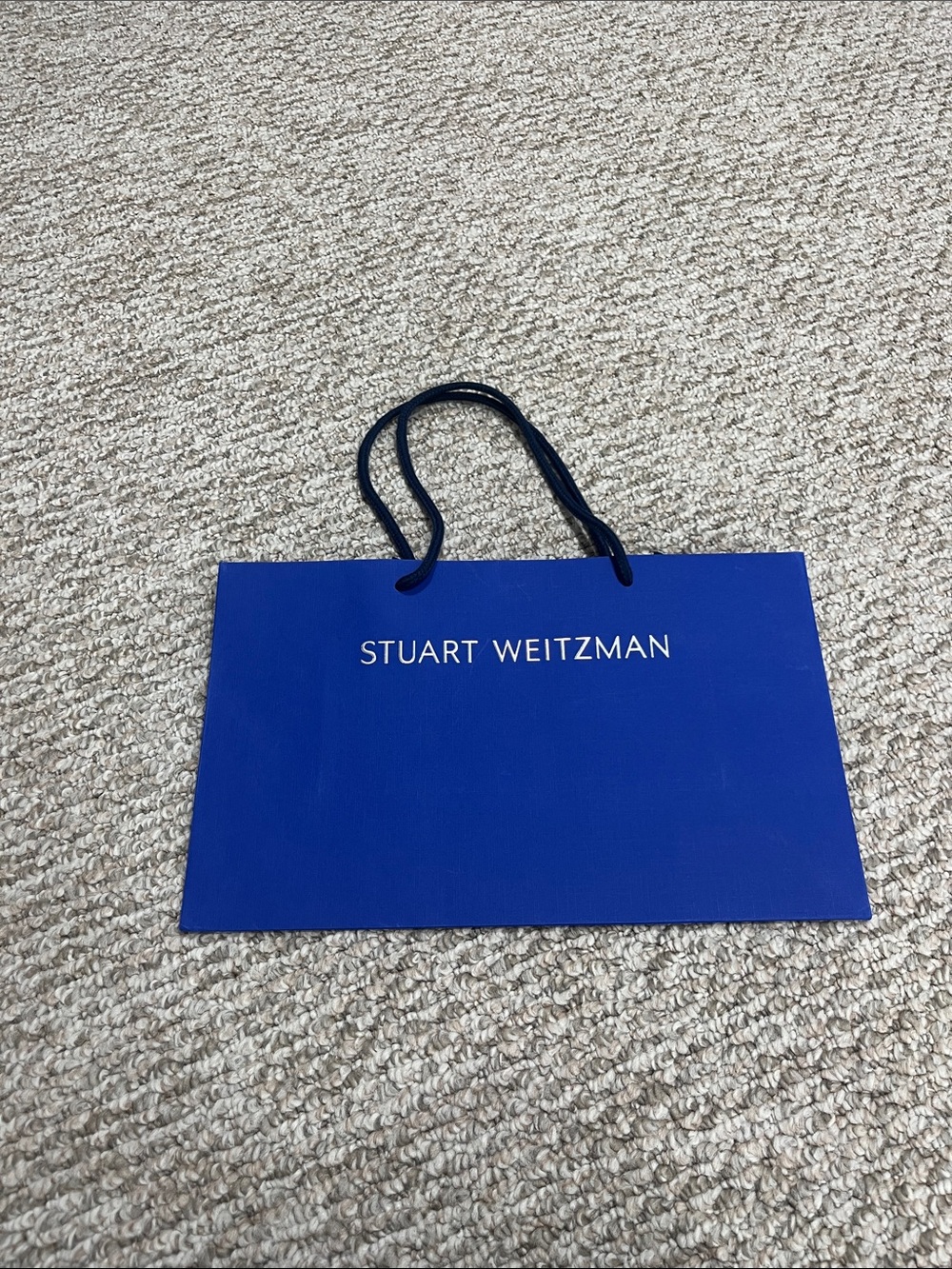 Status weitzman shopping bag